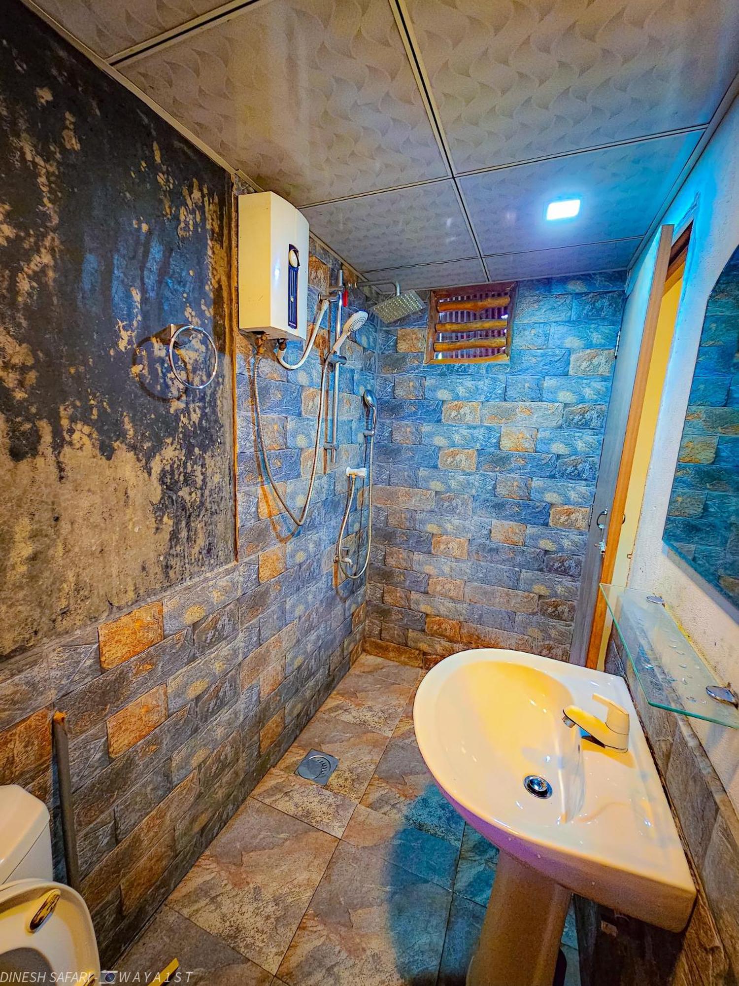 Dinesh Safari Homestay Udawalawe Buitenkant foto