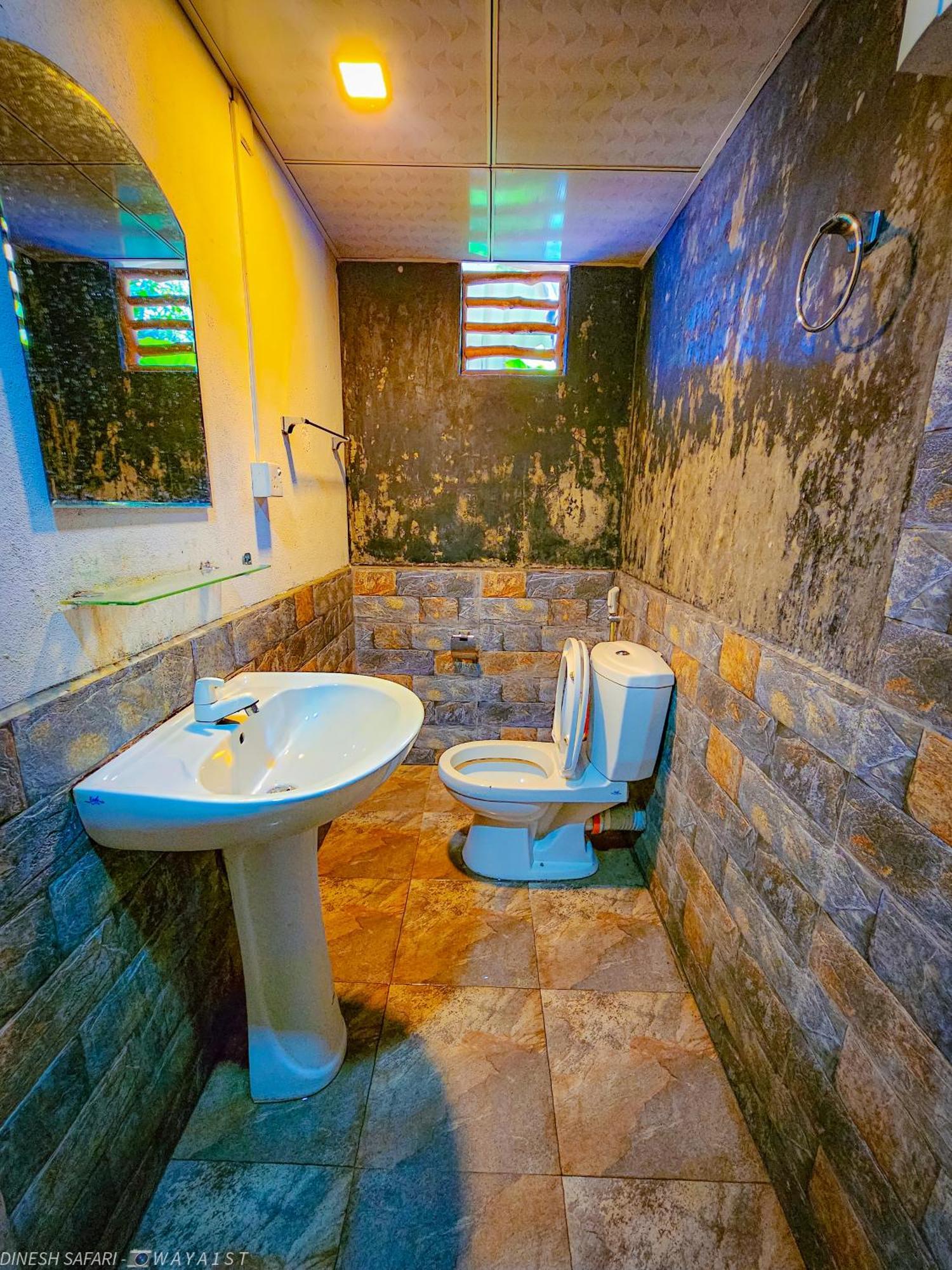 Dinesh Safari Homestay Udawalawe Buitenkant foto