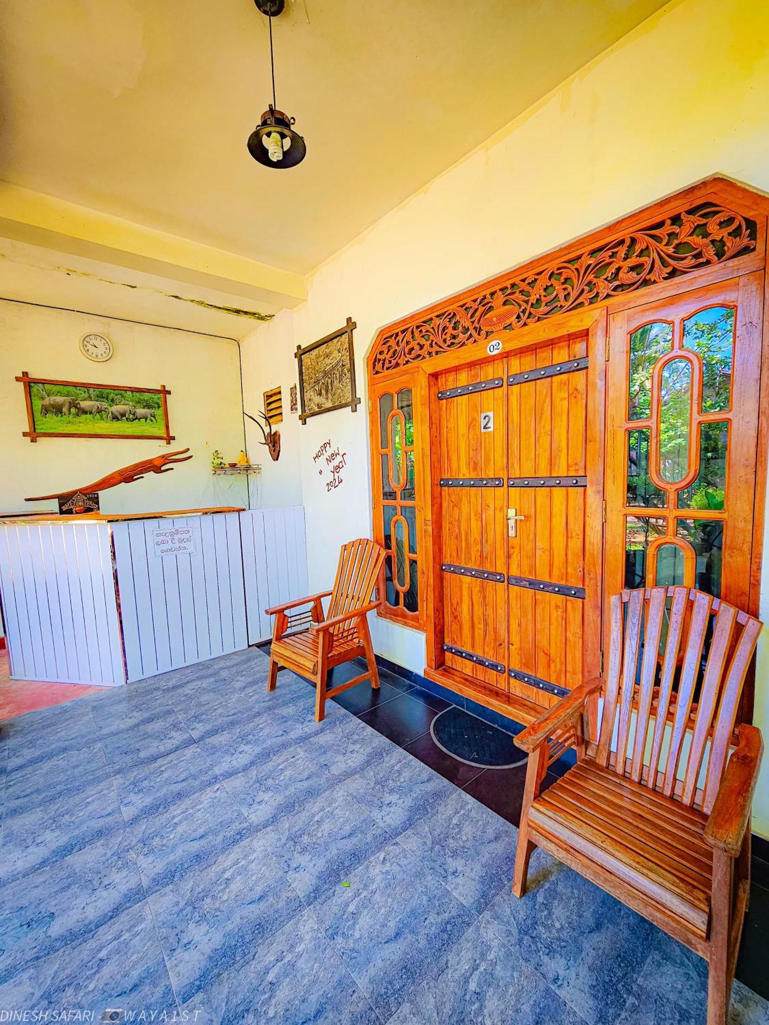 Dinesh Safari Homestay Udawalawe Buitenkant foto