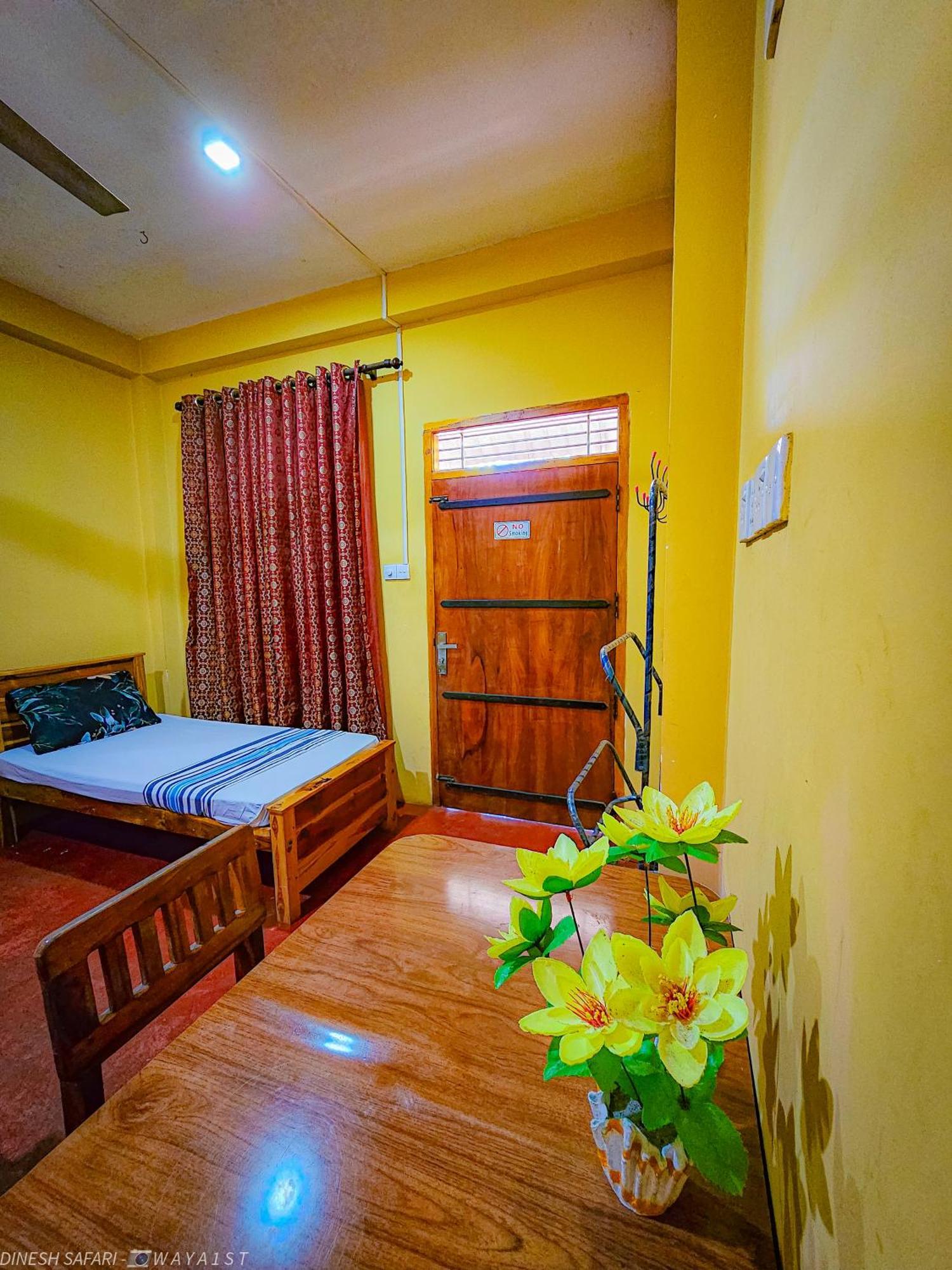 Dinesh Safari Homestay Udawalawe Buitenkant foto