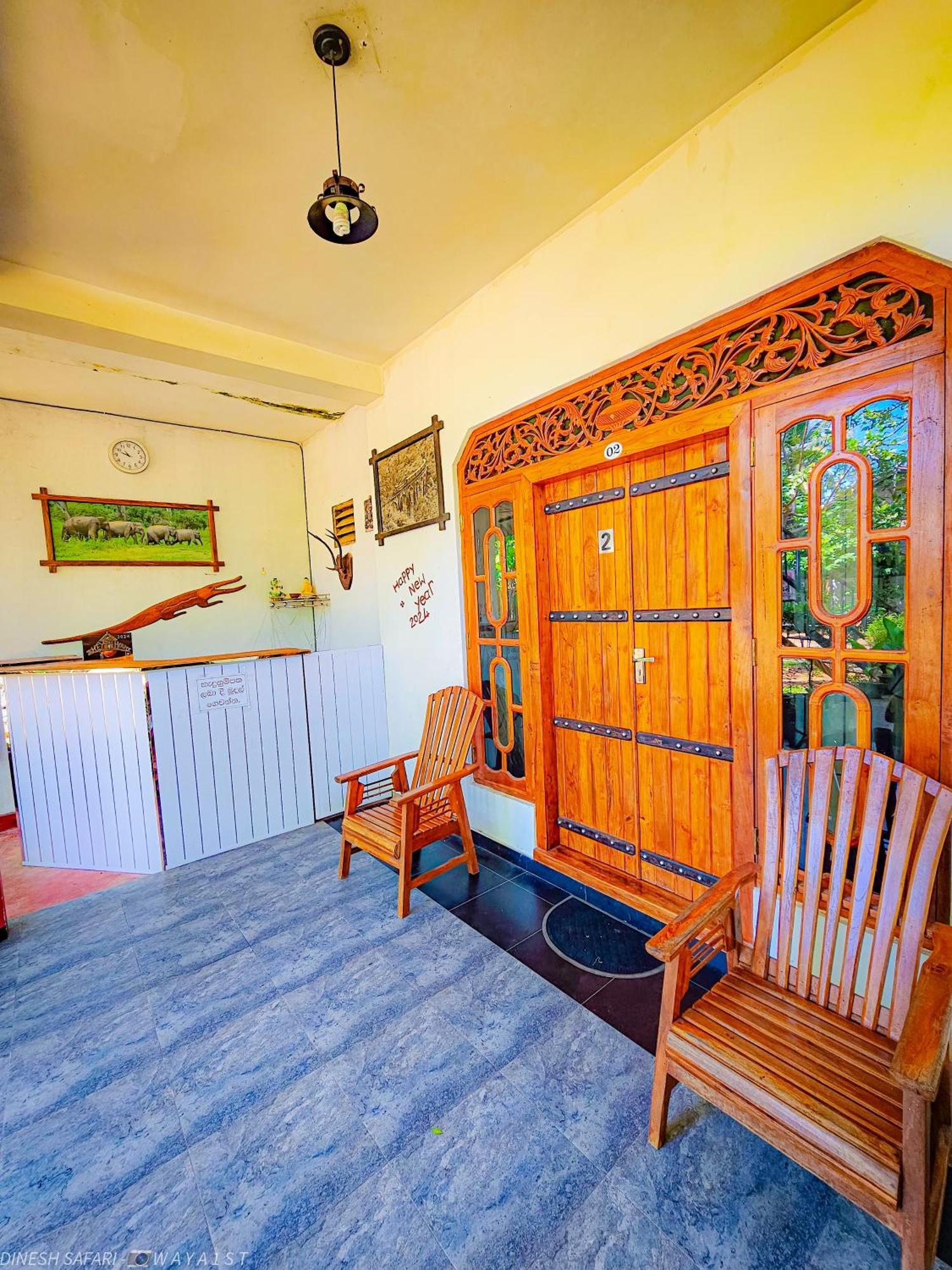 Dinesh Safari Homestay Udawalawe Buitenkant foto