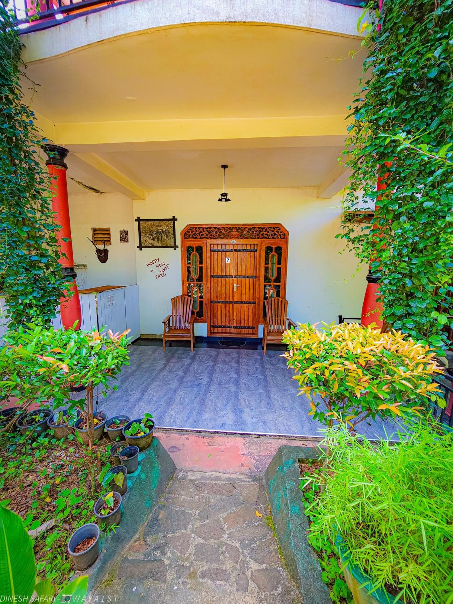 Dinesh Safari Homestay Udawalawe Buitenkant foto
