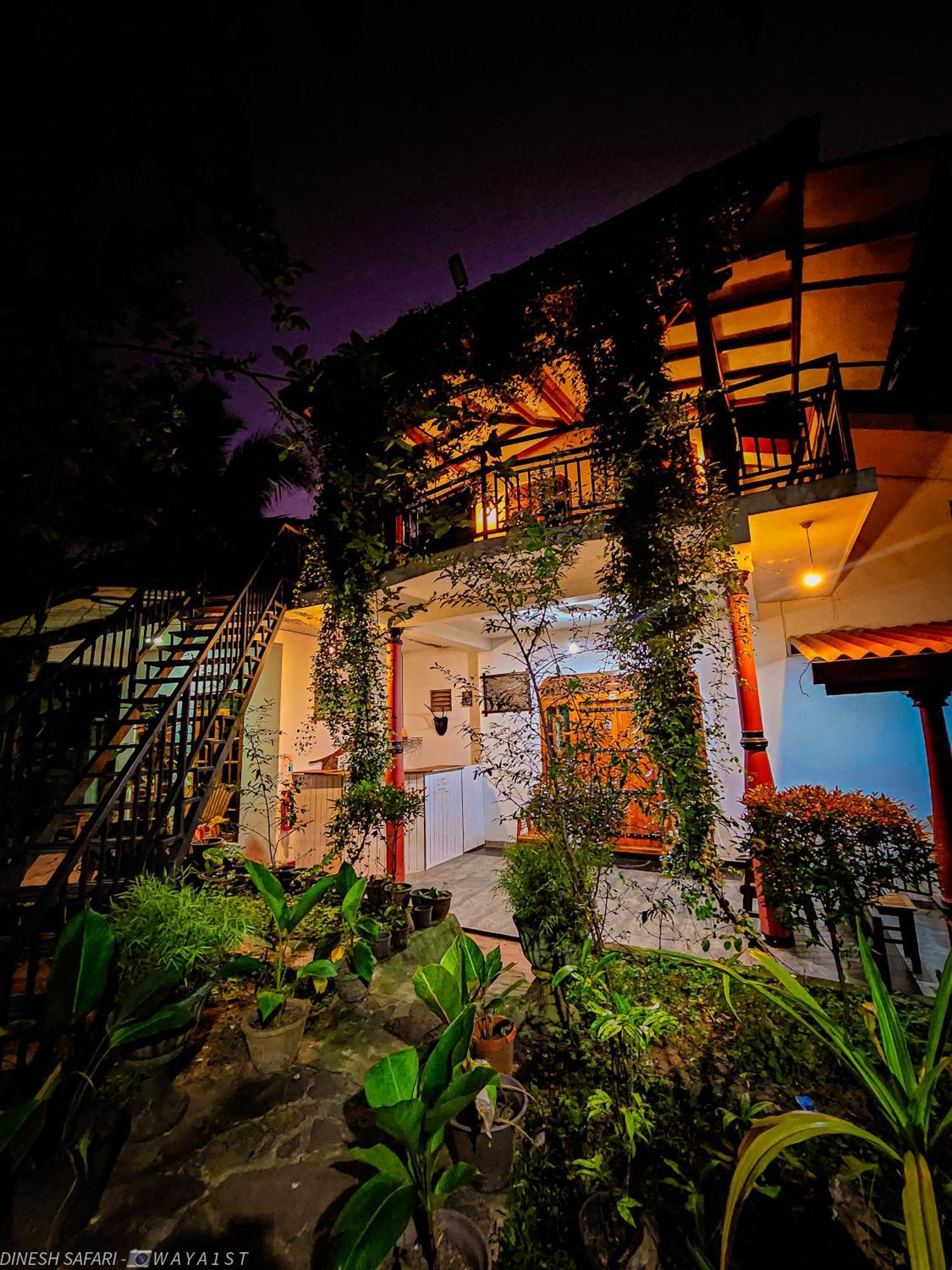 Dinesh Safari Homestay Udawalawe Buitenkant foto