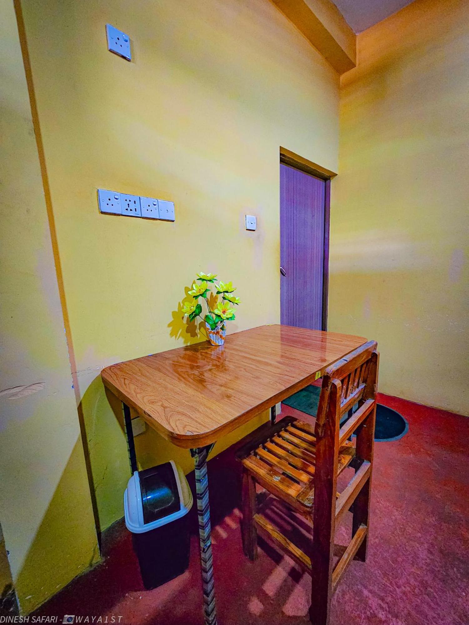 Dinesh Safari Homestay Udawalawe Buitenkant foto