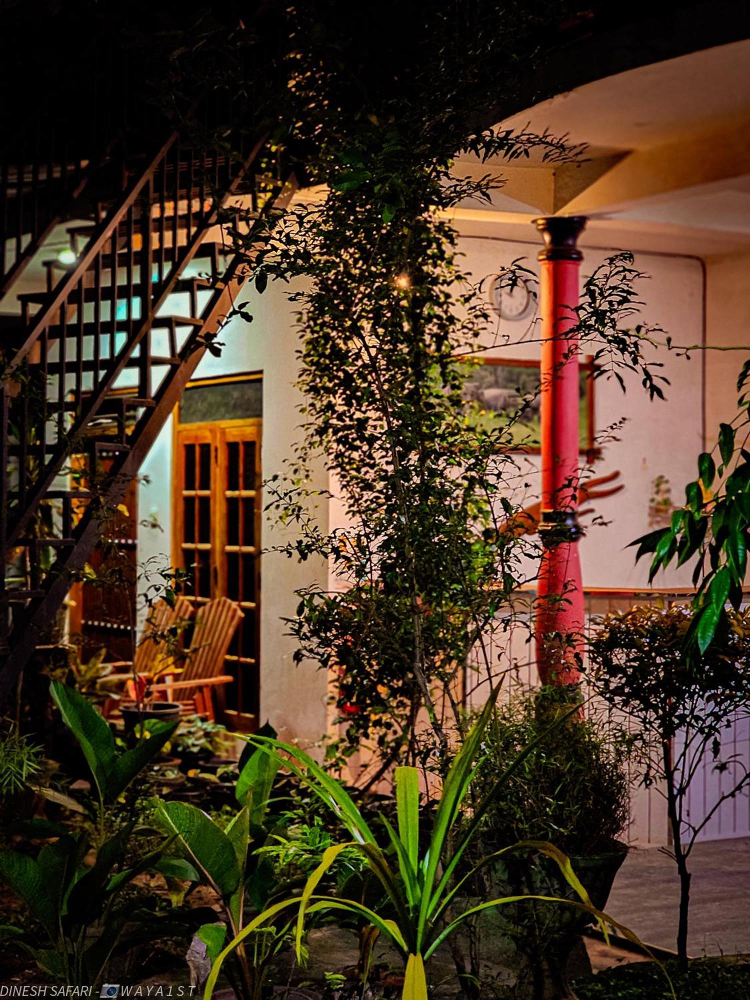 Dinesh Safari Homestay Udawalawe Buitenkant foto