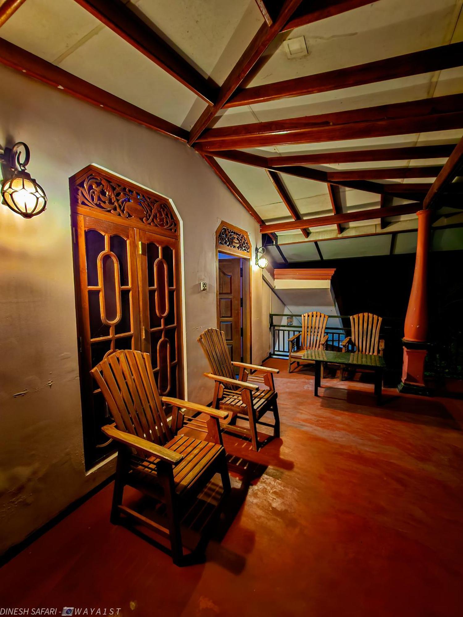 Dinesh Safari Homestay Udawalawe Buitenkant foto