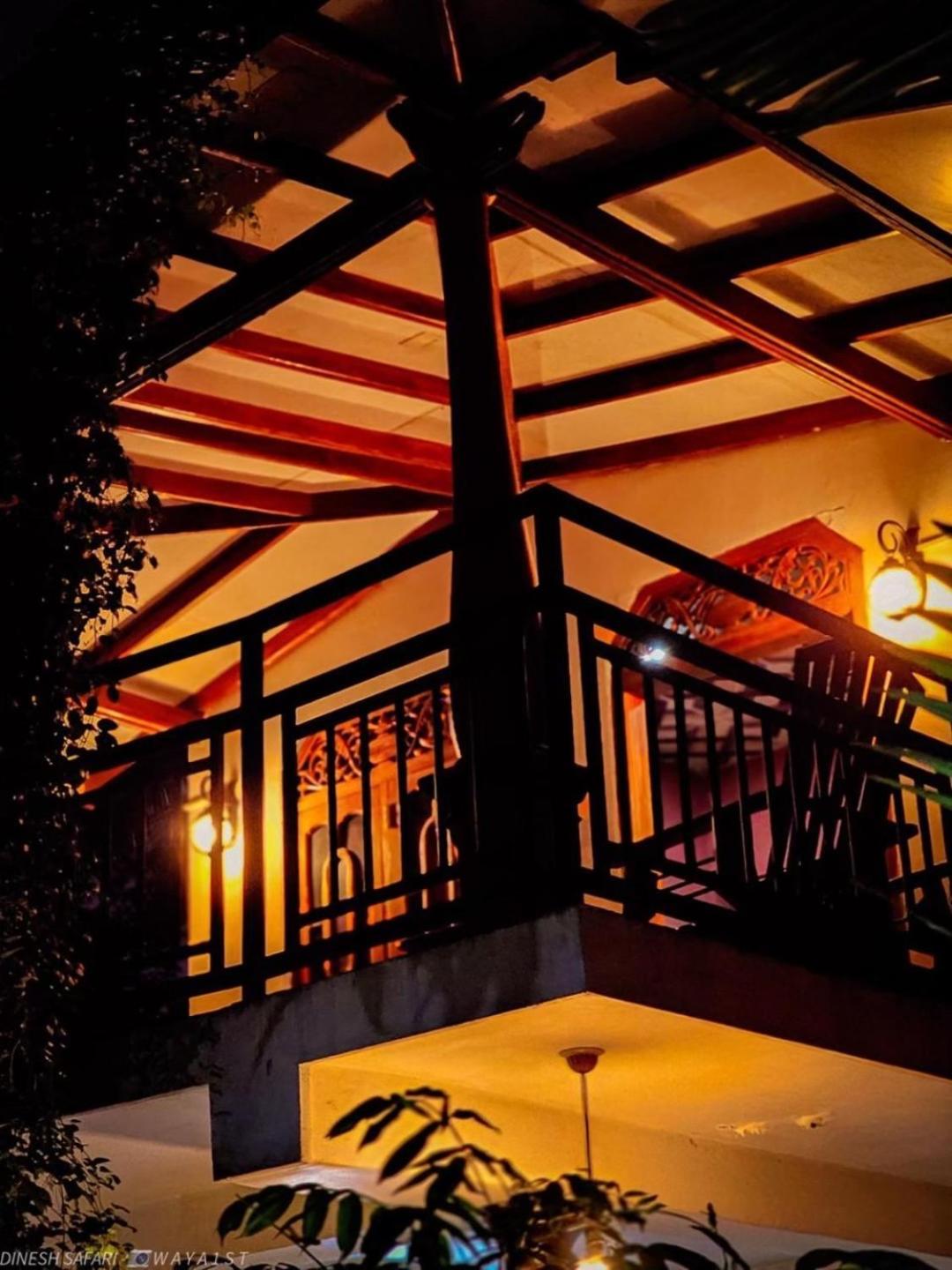 Dinesh Safari Homestay Udawalawe Buitenkant foto