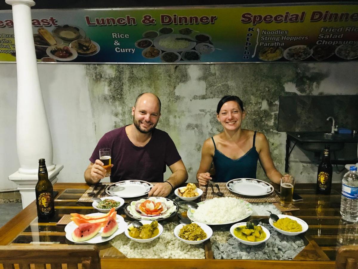 Dinesh Safari Homestay Udawalawe Buitenkant foto
